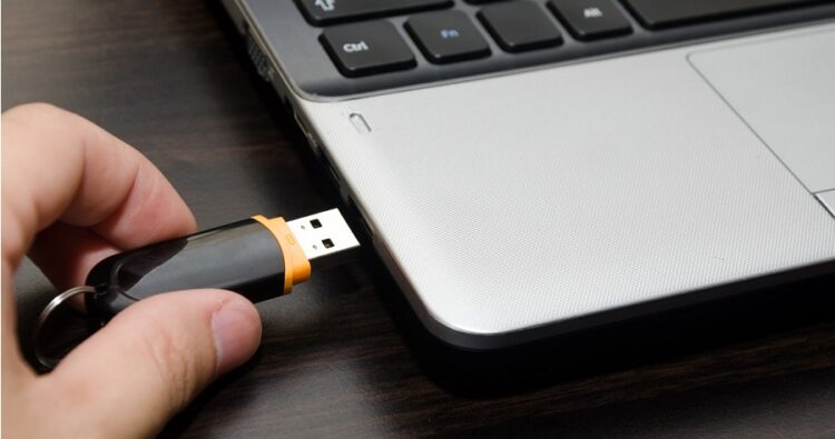  La clé USB : accessoire courant ou menace cachée ?
